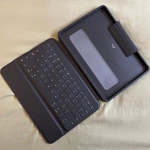 Logitech Keyboard for 7th/8th/9th Gen iPad